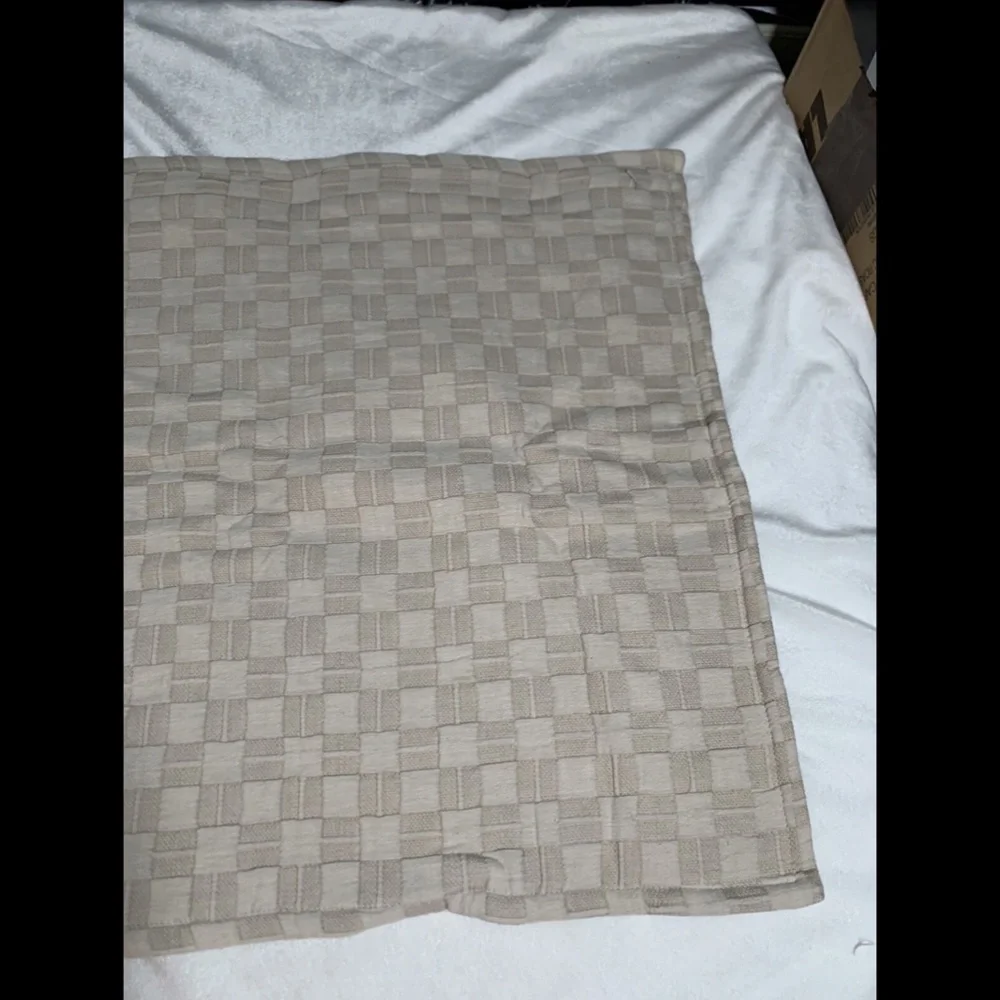 NIB Hotel Collection Diamond Embroidered (1) Standard Pillow Sham‎ Case #257